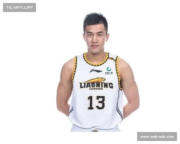 郭艾伦携个人品牌亮相时装周 融合运动元素与中国风设计引领潮流新风尚 郭艾伦携个人品牌亮相时装周 融合运动元素与中国风设计引领潮流新风尚
