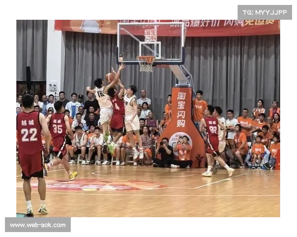 金华足球超级联赛第五轮雨中激战，草根球员展现体育精神